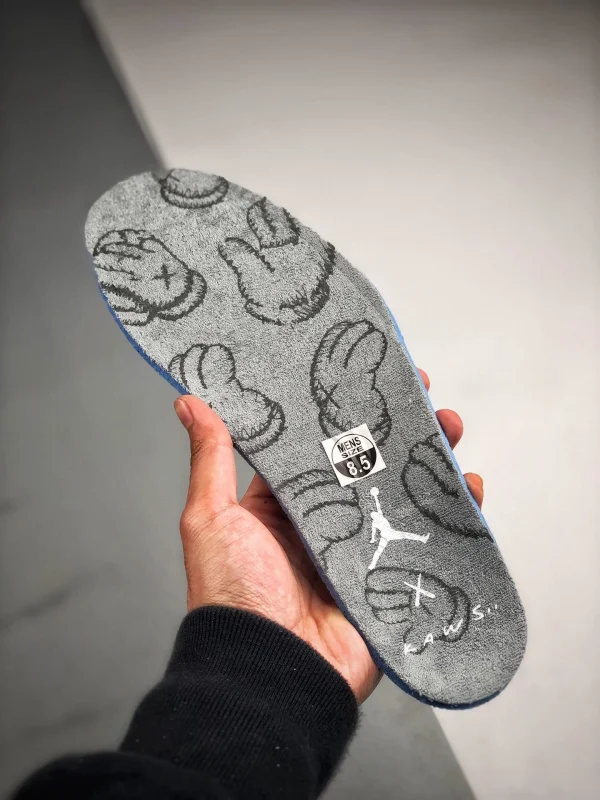KAWS X AIR JORDAN 4