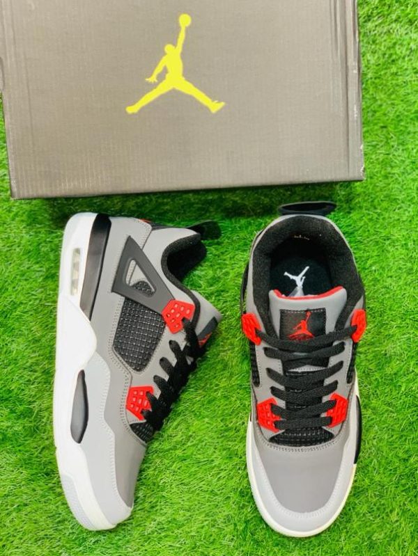 Air Jordan 4 Retro