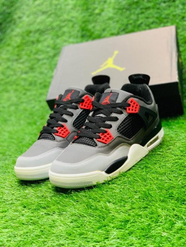 Air Jordan 4 Retro