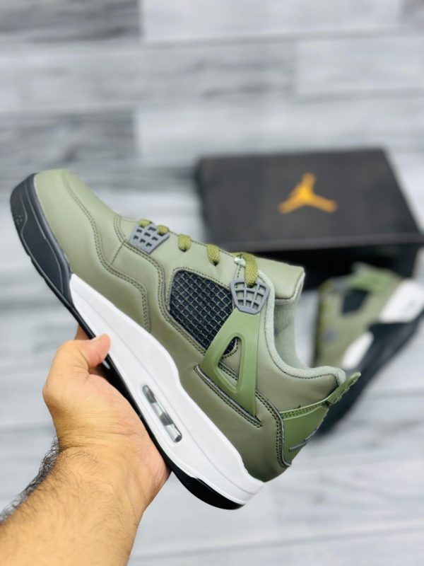 Air Jordan 4 Retro