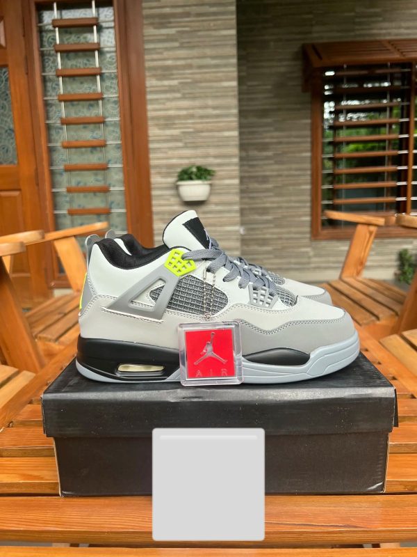 Air Jordan 4 Retro