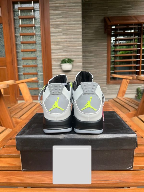 Air Jordan 4 Retro