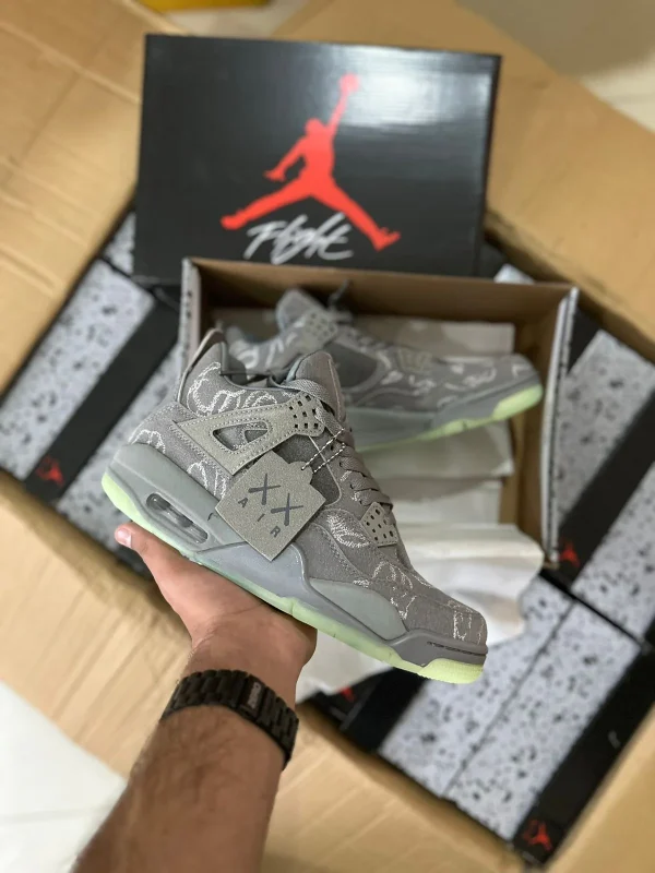 KAWS X AIR JORDAN 4