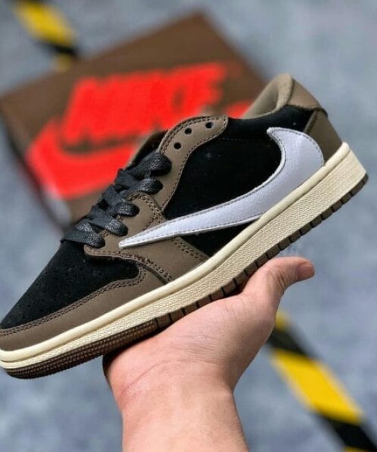 Men’s Travis Scott x Air Jordan 1 Low Shoes