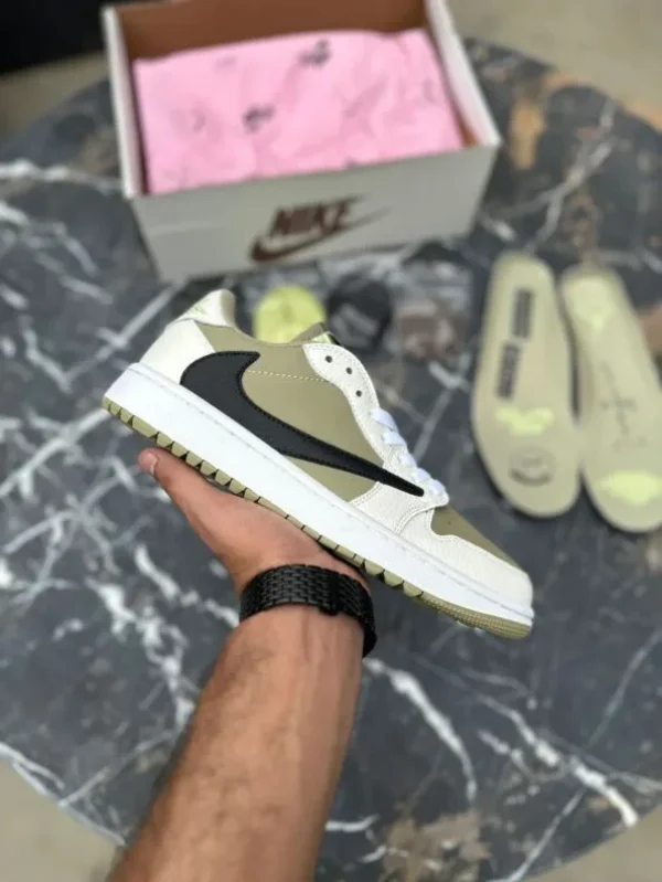 Men’s Travis Scott x Air Jordan 1 Low Shoes