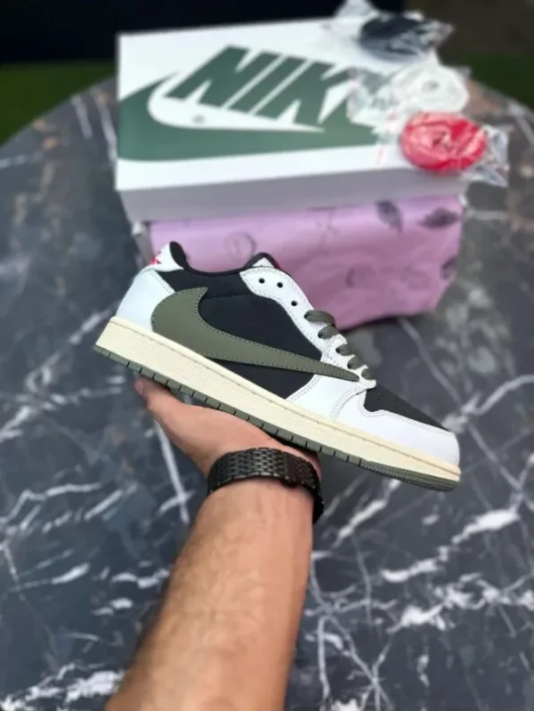 Men’s Travis Scott x Air Jordan 1 Low Shoes