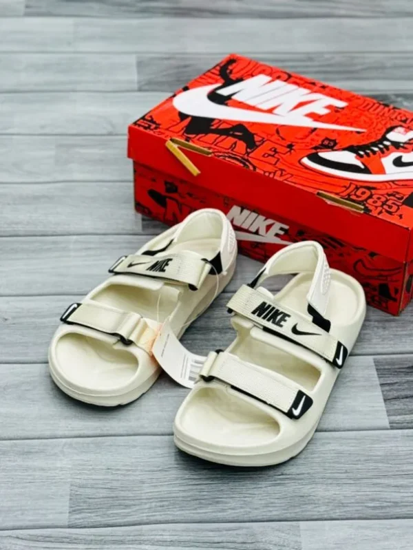 Nike Benassi Slides