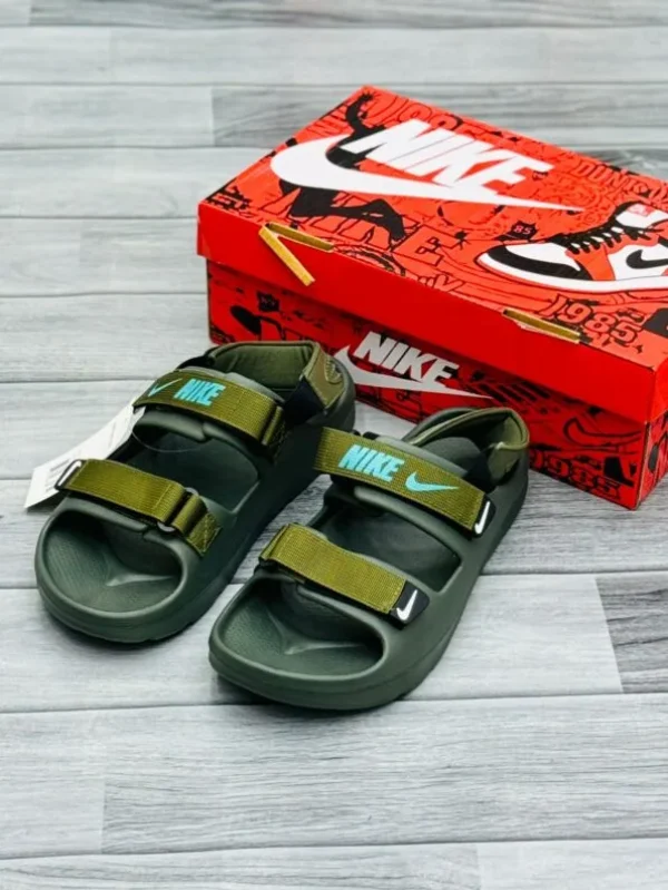 Nike Benassi Slides
