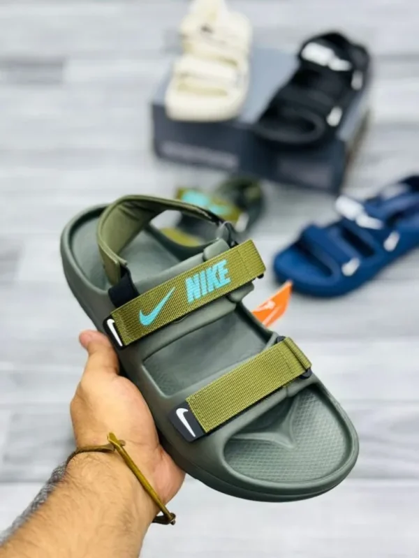 Nike Benassi Slides